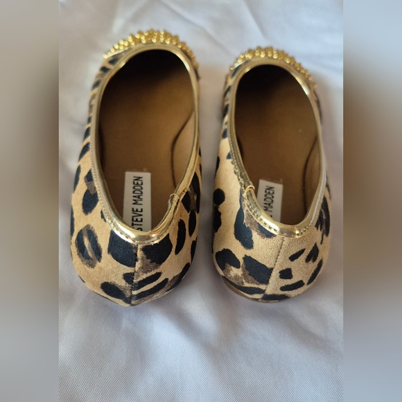 Steve Madden 7 Kimmmie Leopard Gold Spikes Studs Flats Animal Print NWOB - Picture 6 of 10